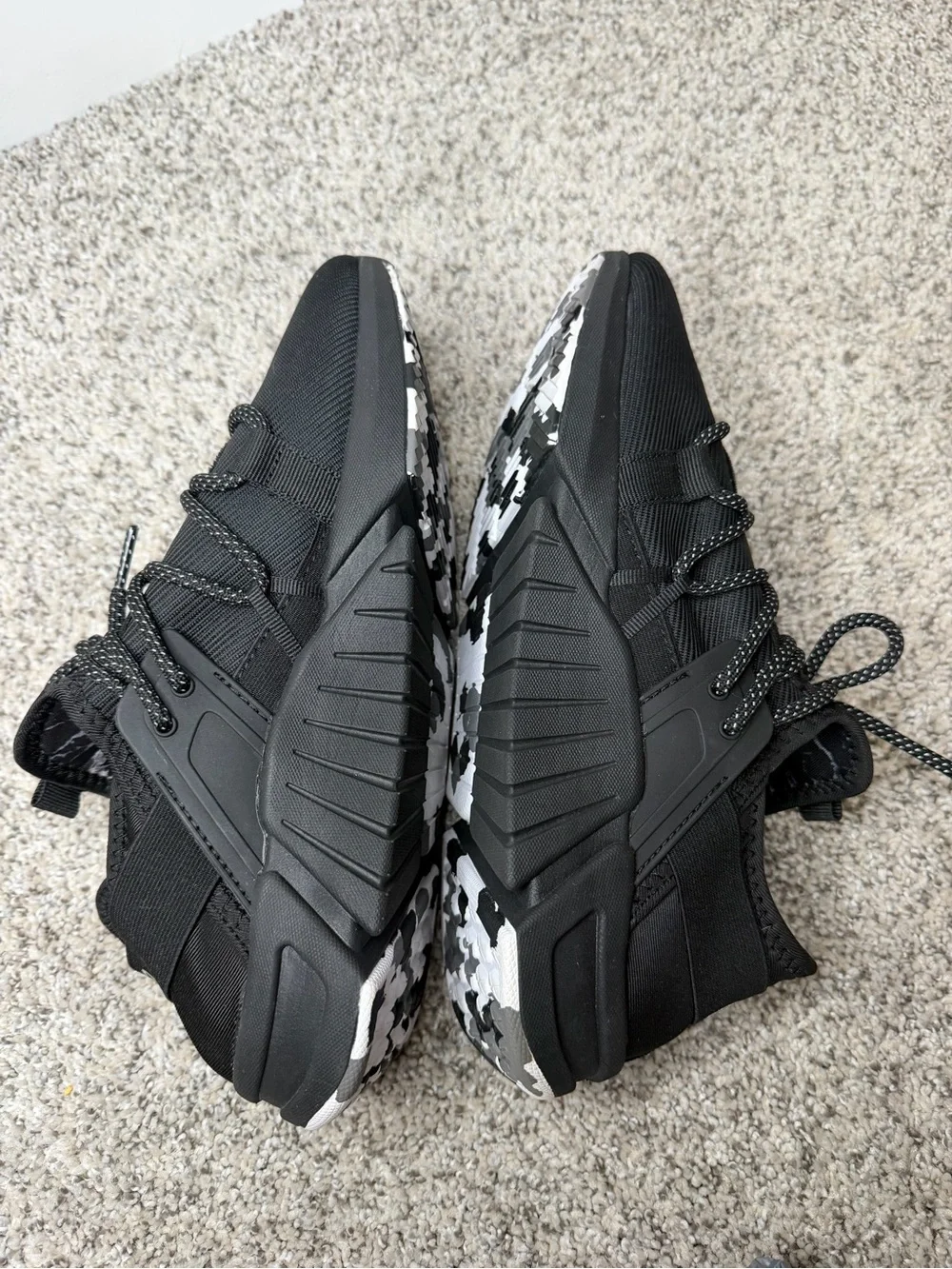 Like New Fabletics Marin Performance Sneaker Size 9